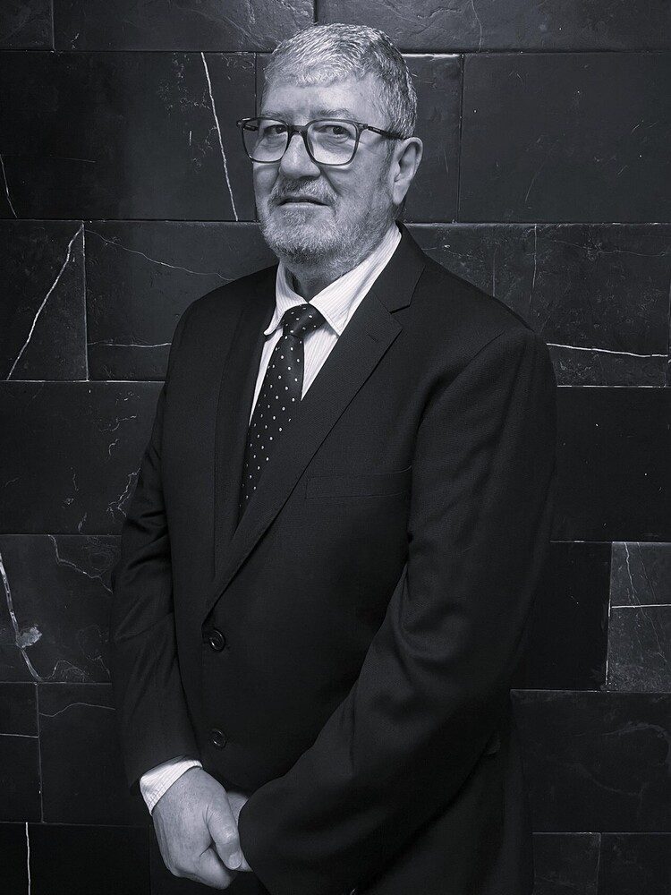 Especialista en Derecho Administrativo